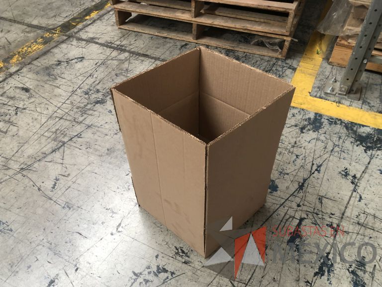 Lote 019 - 7556 Piezas de diferentes materiales (Etiquetas, cajas de cartón, lamina de cartón, caja de cartón, etc.) - Imagen 52