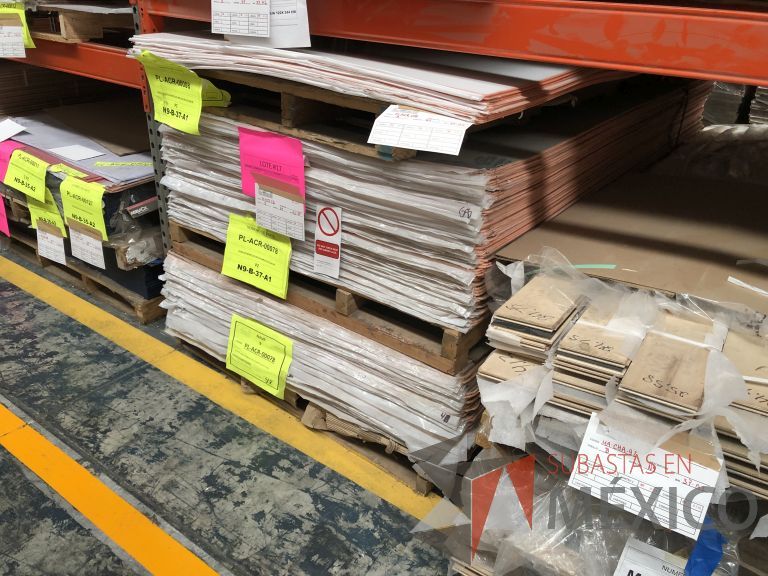 Lote 016 - 490 Artículos varios ( Acrílicos negros, Tubo de Acrílico, etc...) - Imagen 15
