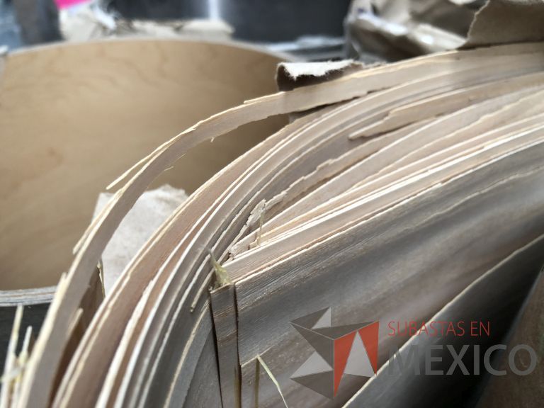 Lote 017 - 231 Piezas de diferentes materiales (Chapas de madera, aglomerados) - Imagen 13