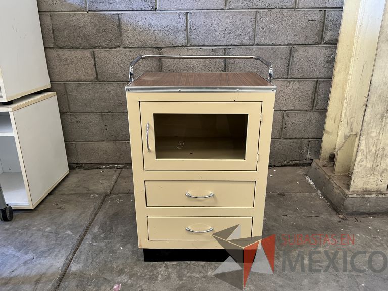 Lote 013 - Gabinete metálico con 1 puerta de vidrio y 2 cajones