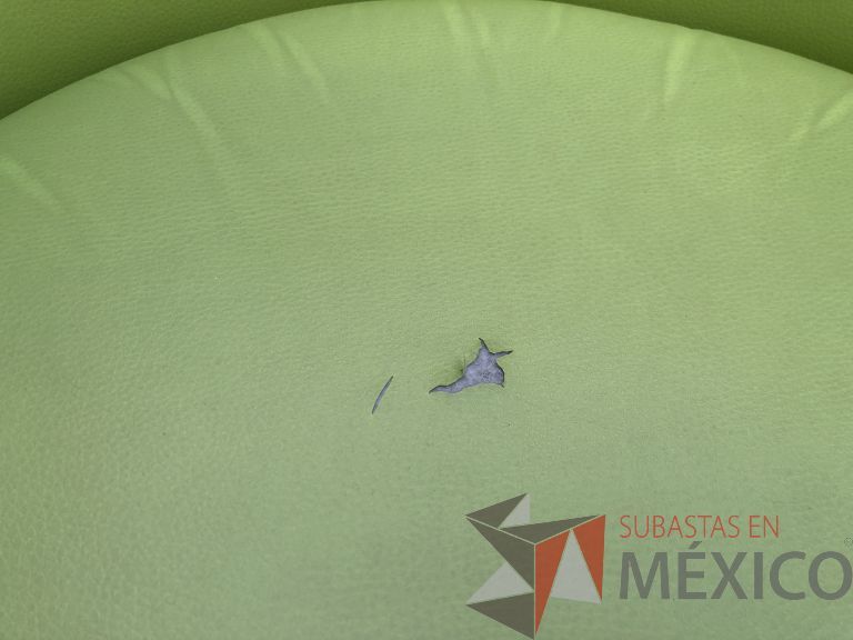 Lote 015 - 4 Sillones de 1 plaza asiento y respaldo en piel color verde - Imagen 2