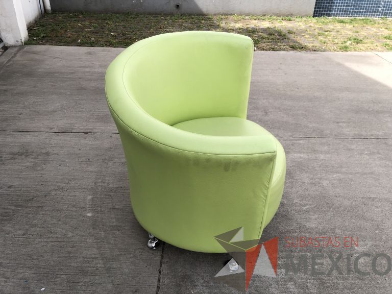 Lote 015 - 4 Sillones de 1 plaza asiento y respaldo en piel color verde - Imagen 3