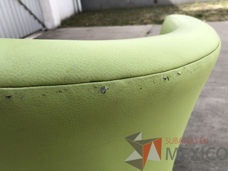 Lote 015 - 4 Sillones de 1 plaza asiento y respaldo en piel color verde - Imagen 5