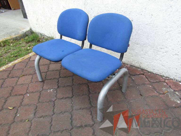 Lote 102 - 3 Bancas de espera de 2 plazas, asiento y respaldo en tela color azul - Imagen 3