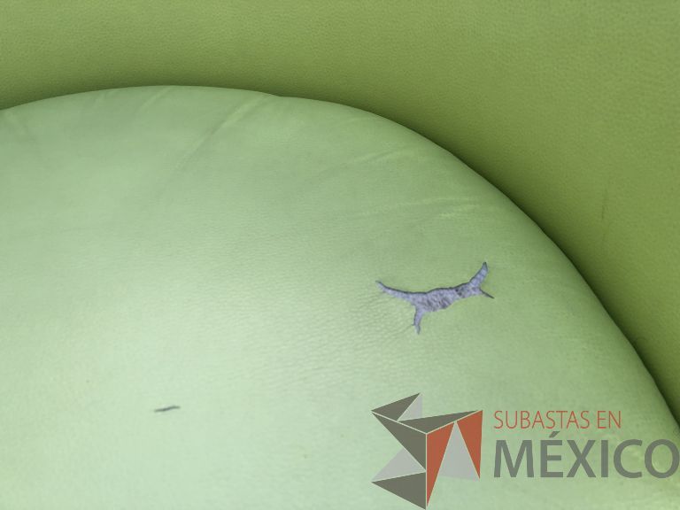 Lote 015 - 4 Sillones de 1 plaza asiento y respaldo en piel color verde - Imagen 8