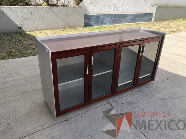 Lote 002 - Credenza con 4 puertas y 2 entrepaños - Imagen 3