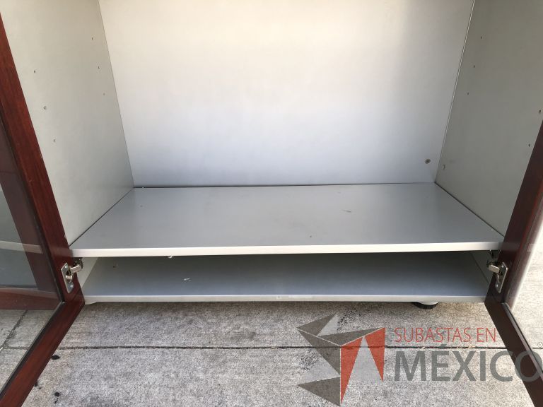 Lote 002 - Credenza con 4 puertas y 2 entrepaños - Imagen 5
