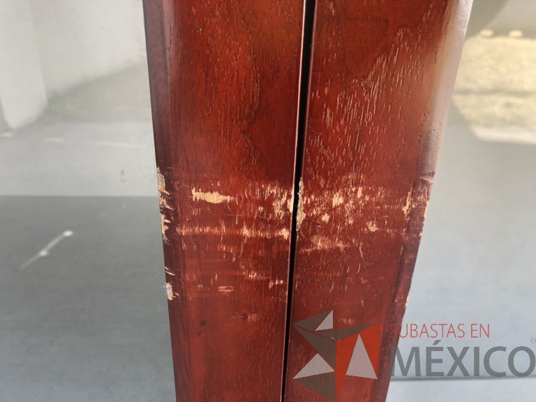 Lote 002 - Credenza con 4 puertas y 2 entrepaños - Imagen 8