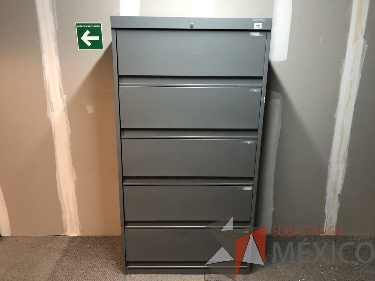 Lote 018 - 2 Gabinetes metálicos con 5 gavetas color gris