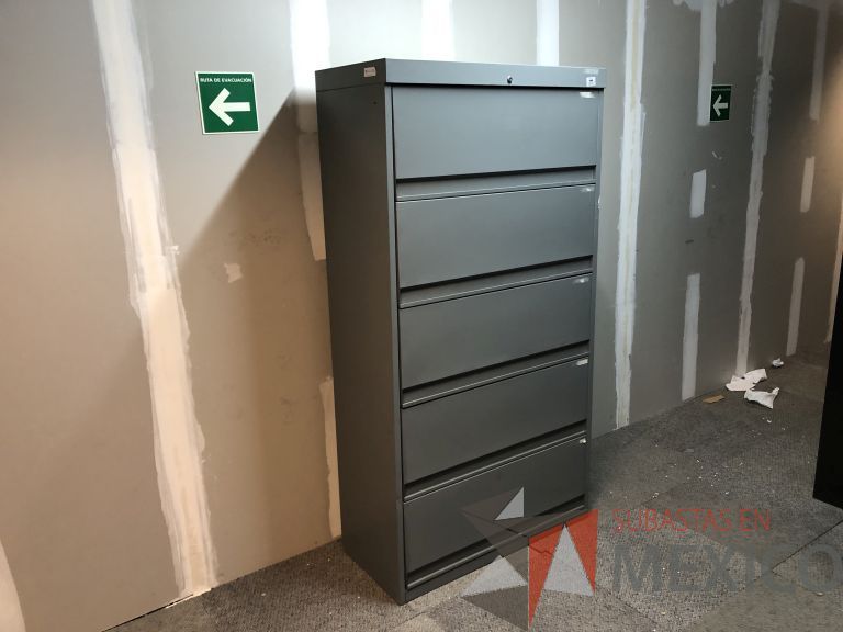 Lote 018 - 2 Gabinetes metálicos con 5 gavetas color gris - Imagen 2