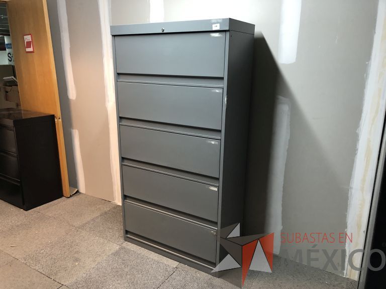 Lote 018 - 2 Gabinetes metálicos con 5 gavetas color gris - Imagen 3