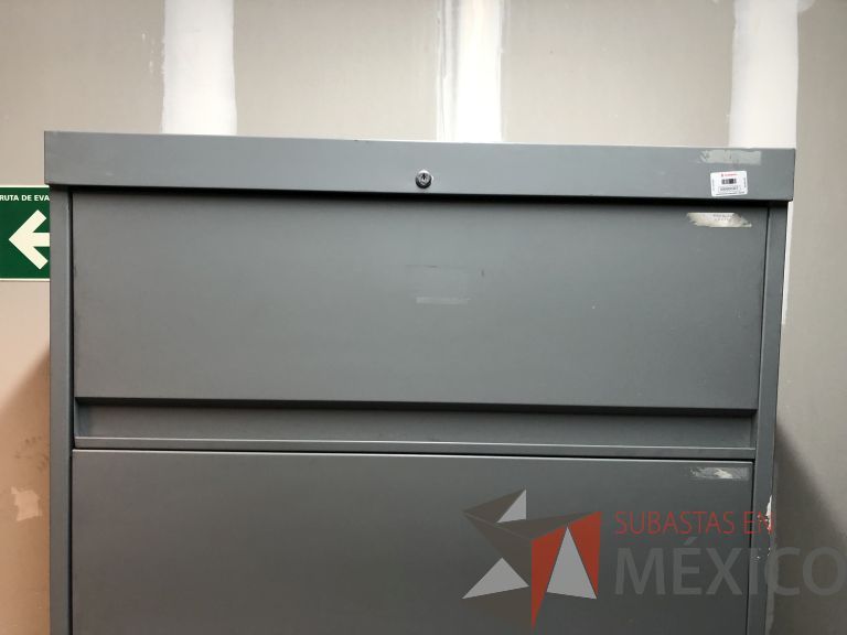 Lote 018 - 2 Gabinetes metálicos con 5 gavetas color gris - Imagen 4