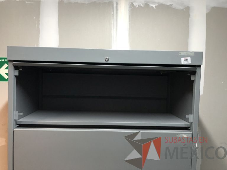 Lote 018 - 2 Gabinetes metálicos con 5 gavetas color gris - Imagen 5