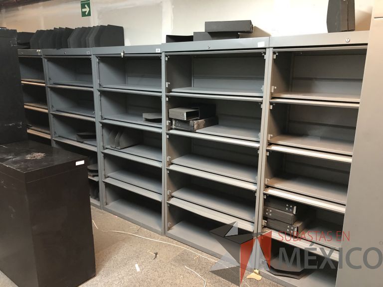 Lote 018 - 2 Gabinetes metálicos con 5 gavetas color gris - Imagen 7