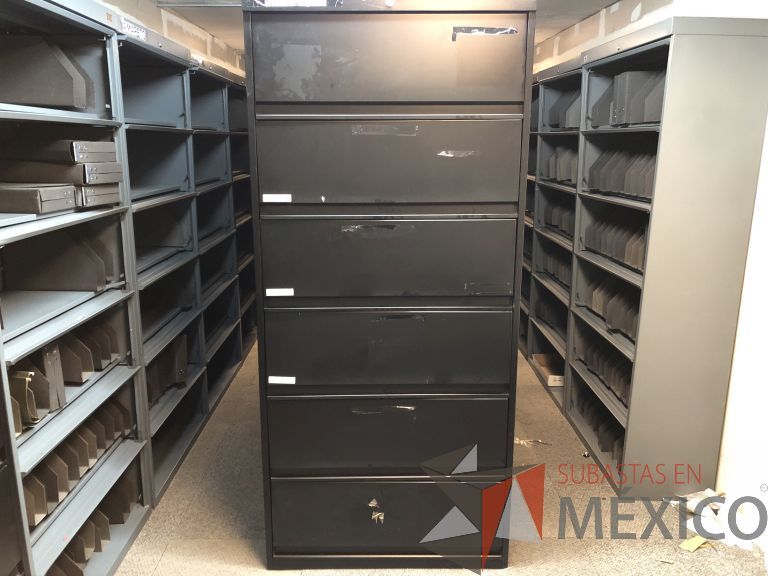 Lote 030 - 2 Gabinetes metálicos con 6 gavetas color negro
