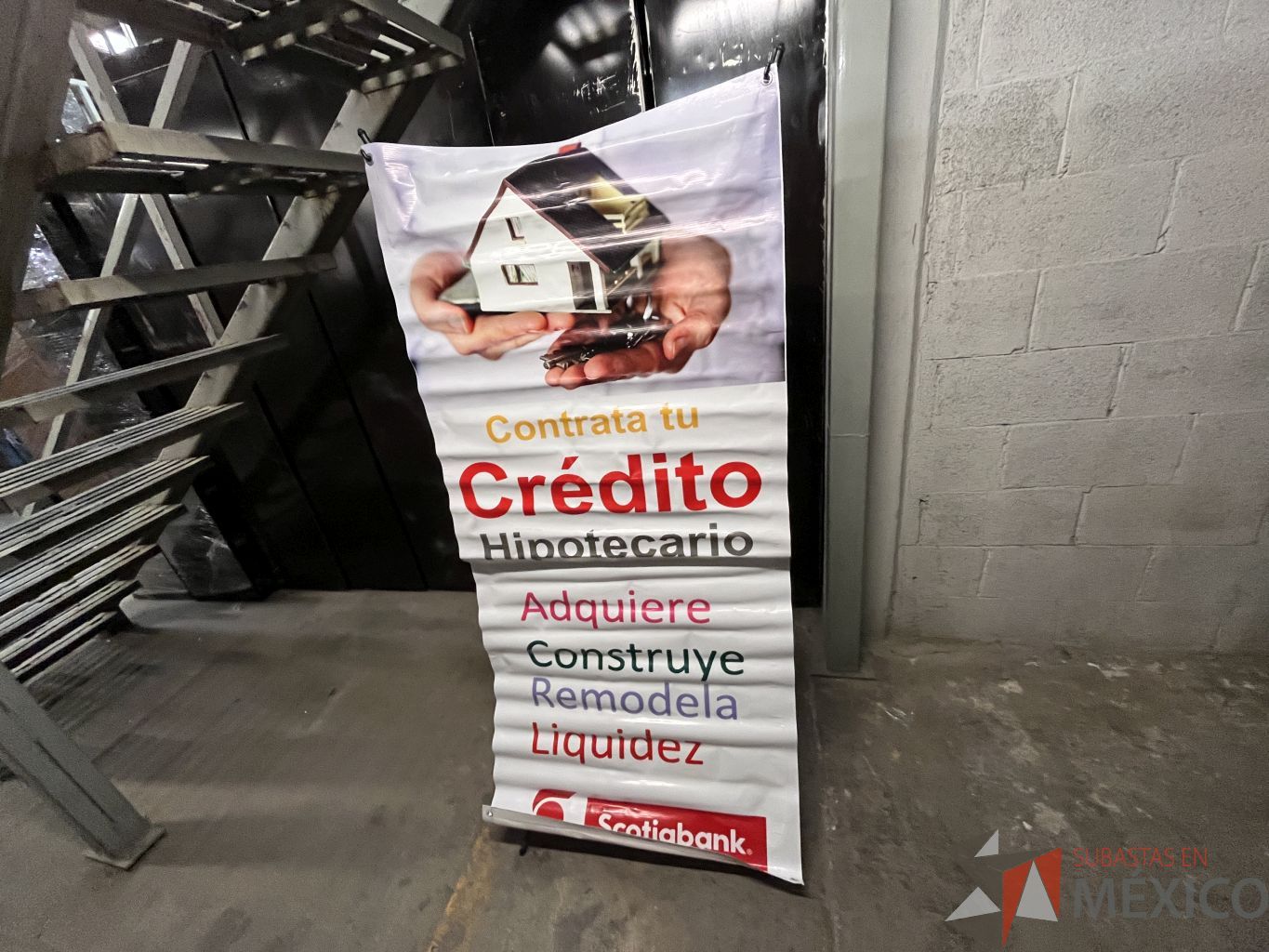 Lote 048 - 3 Stand publicitarios plegables, 4 Banners publicitarios roll up y 11 Banners publicitarios portátiles - Imagen 15