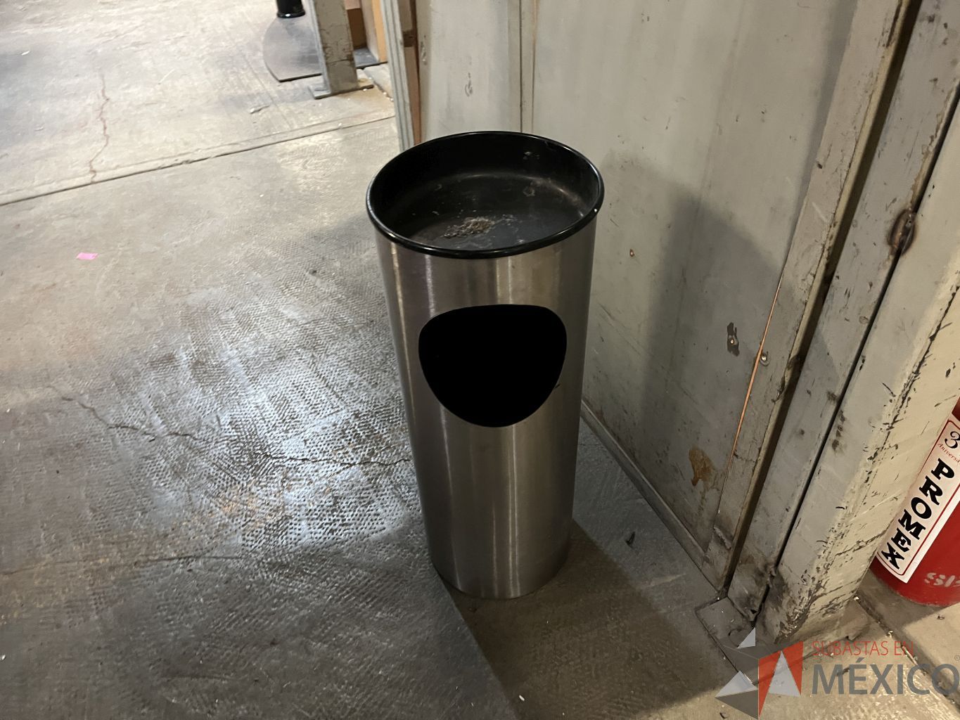 Lote 004 - 220 Botes de basura de diferentes modelos y medidas (Plástico, Metálico y Acrílico) - Imagen 9
