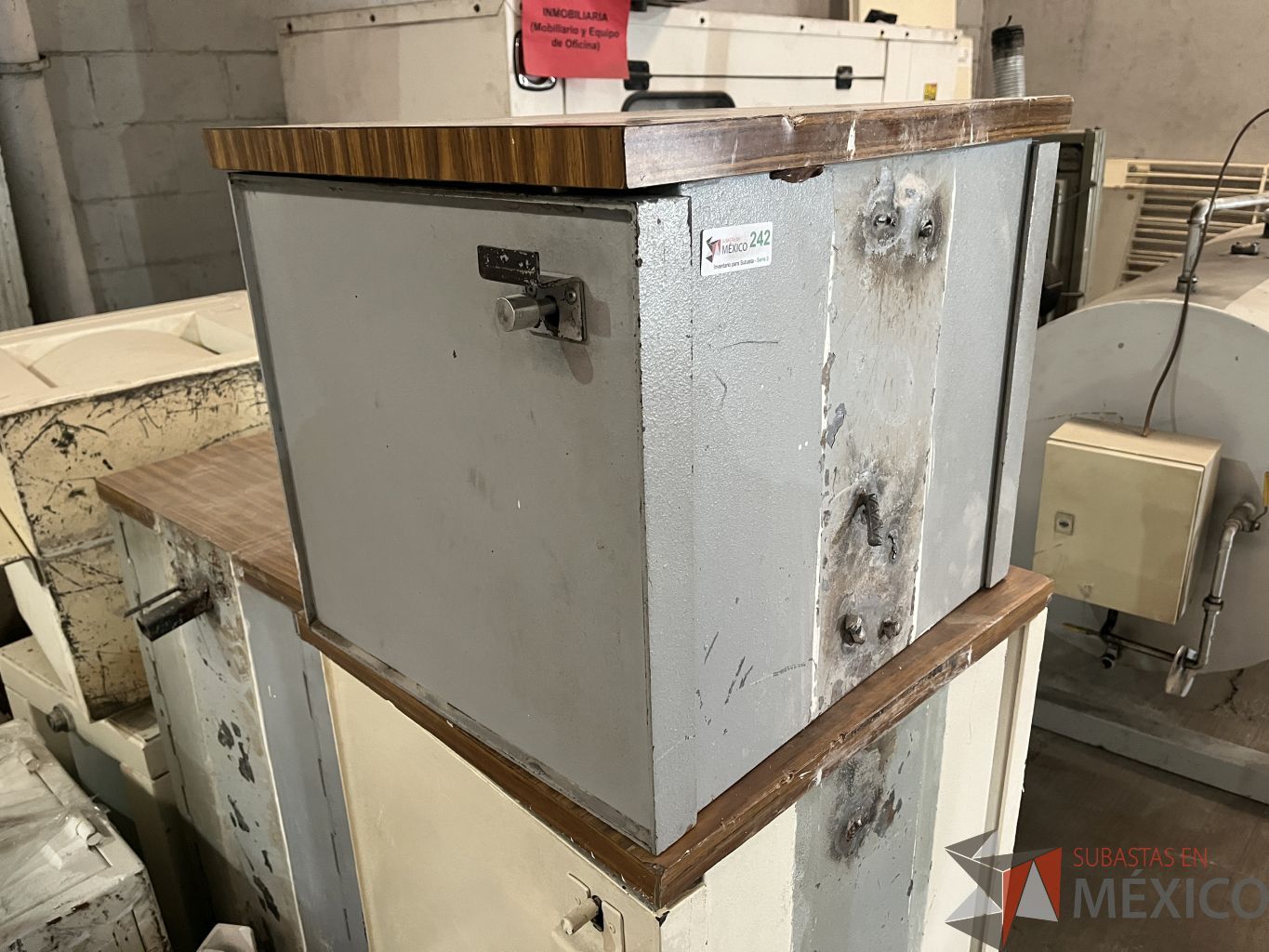 Lote 001 - 9 Gabinetes metálicos para traslado de valores - Imagen 4