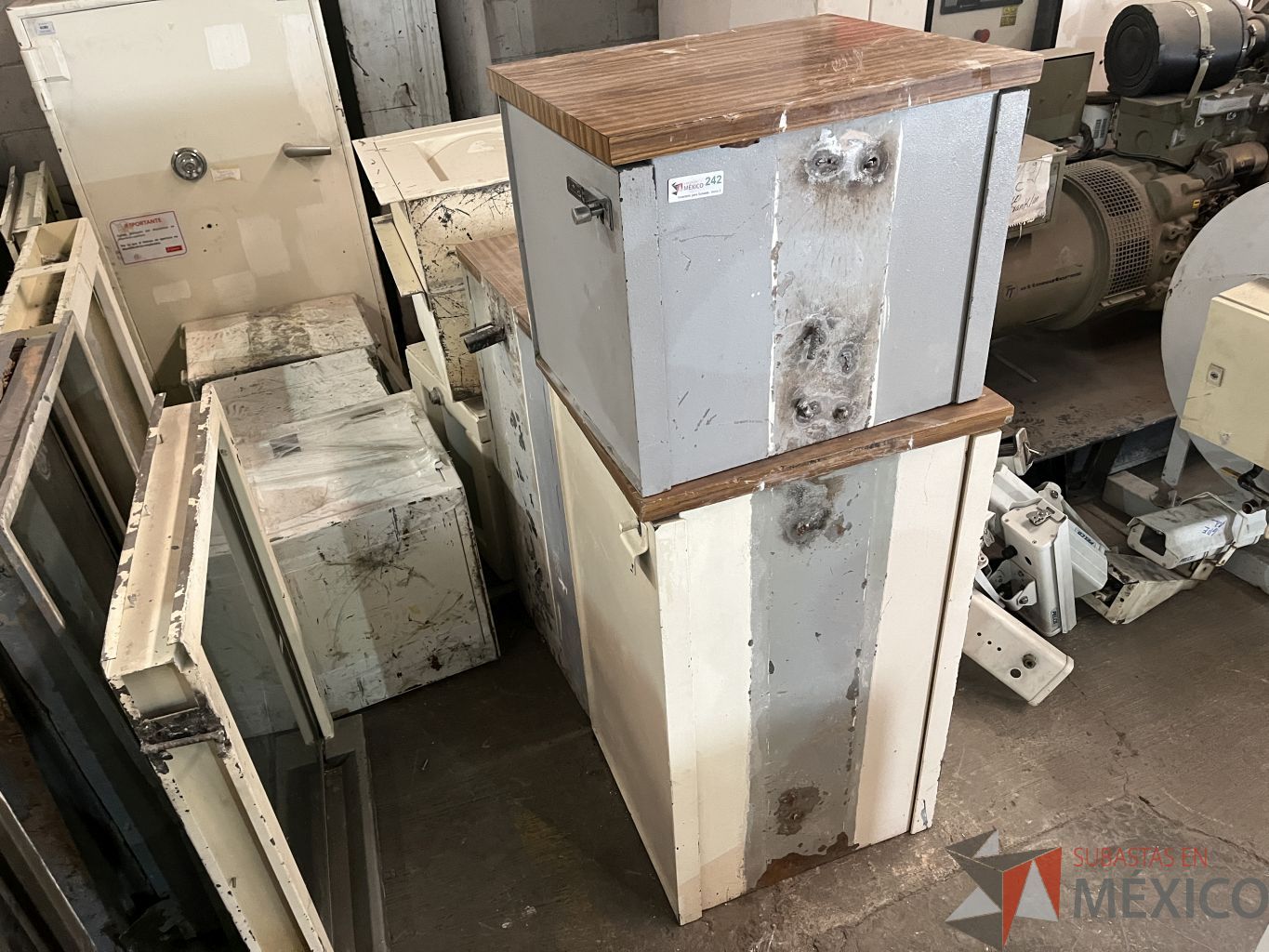 Lote 001 - 9 Gabinetes metálicos para traslado de valores - Imagen 17