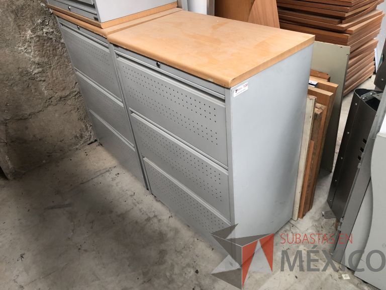 Lote 071 - Archivero horizontal metálico de 3 cajones con cubierta color madera - Imagen 2