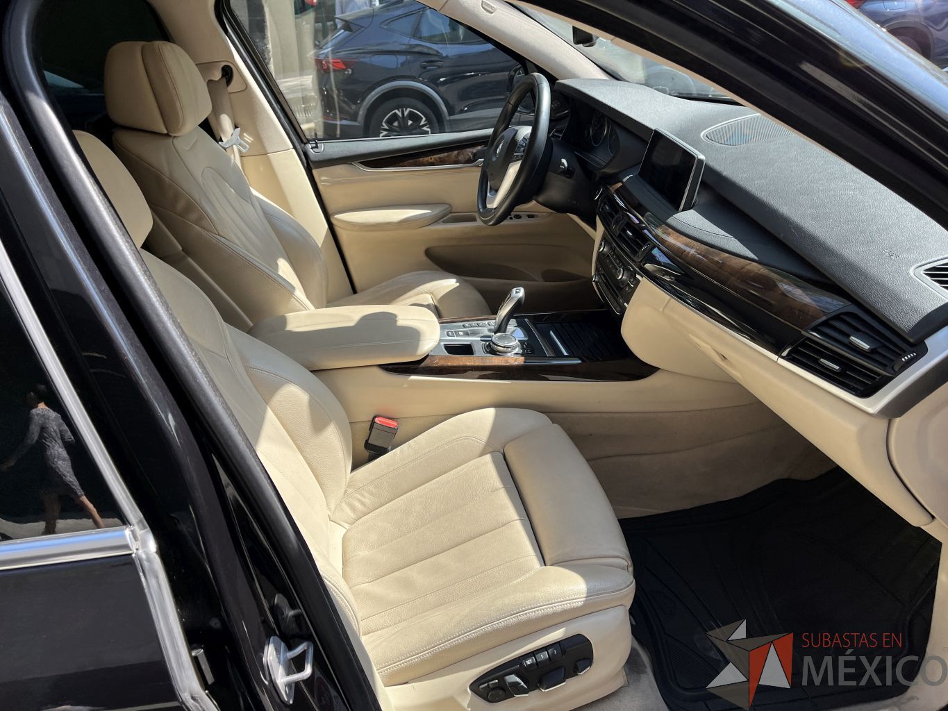 Lote 001 - Camioneta BMW X5 xDrive50iA Security Automático 2015 (Nivel de resistencia VR4) - Imagen 14