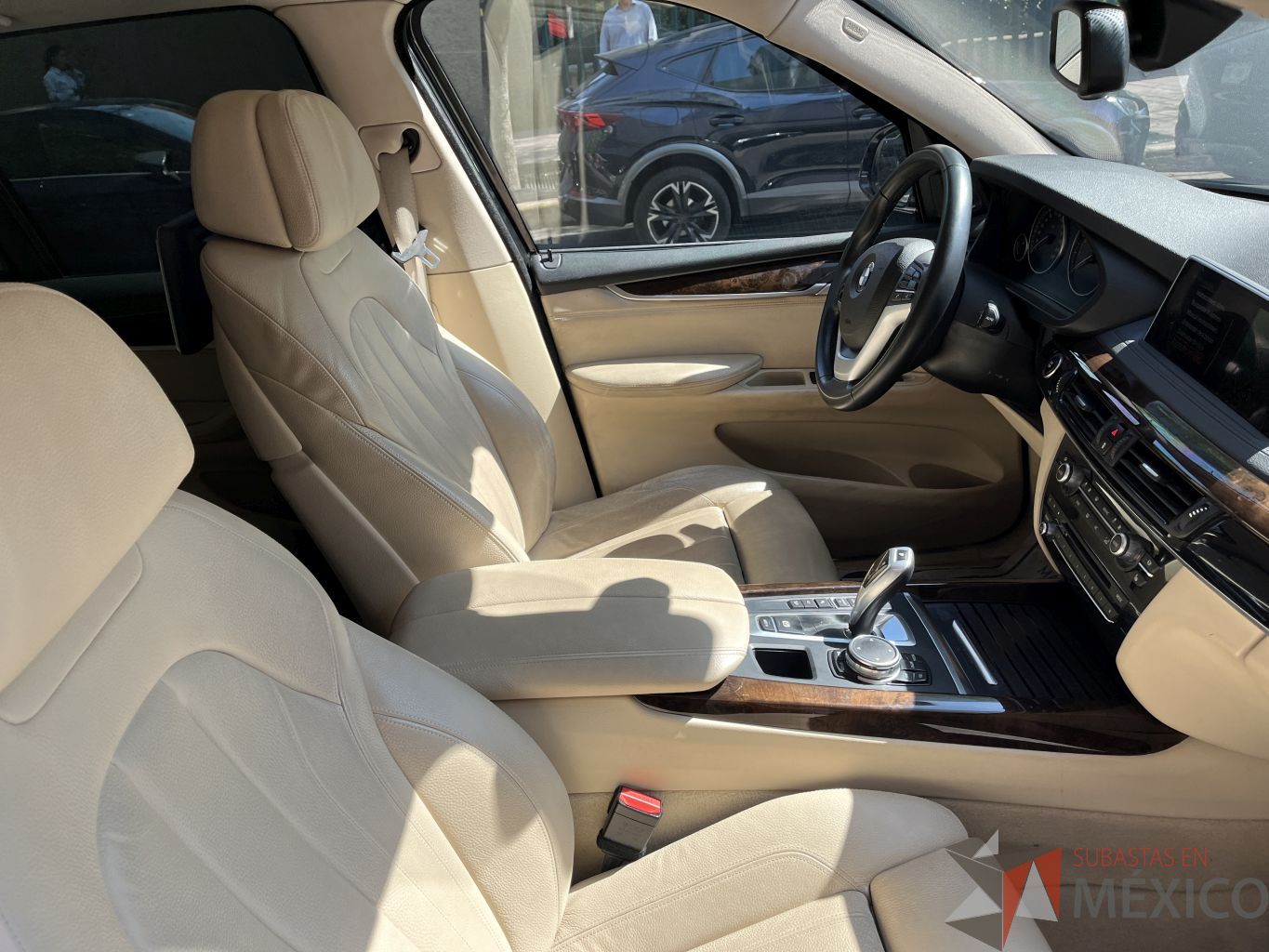 Lote 001 - Camioneta BMW X5 xDrive50iA Security Automático 2015 (Nivel de resistencia VR4) - Imagen 16