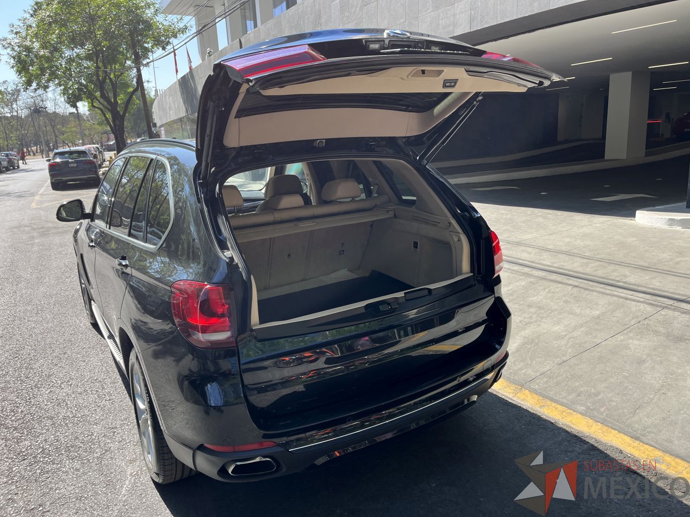 Lote 001 - Camioneta BMW X5 xDrive50iA Security Automático 2015 (Nivel de resistencia VR4) - Imagen 27