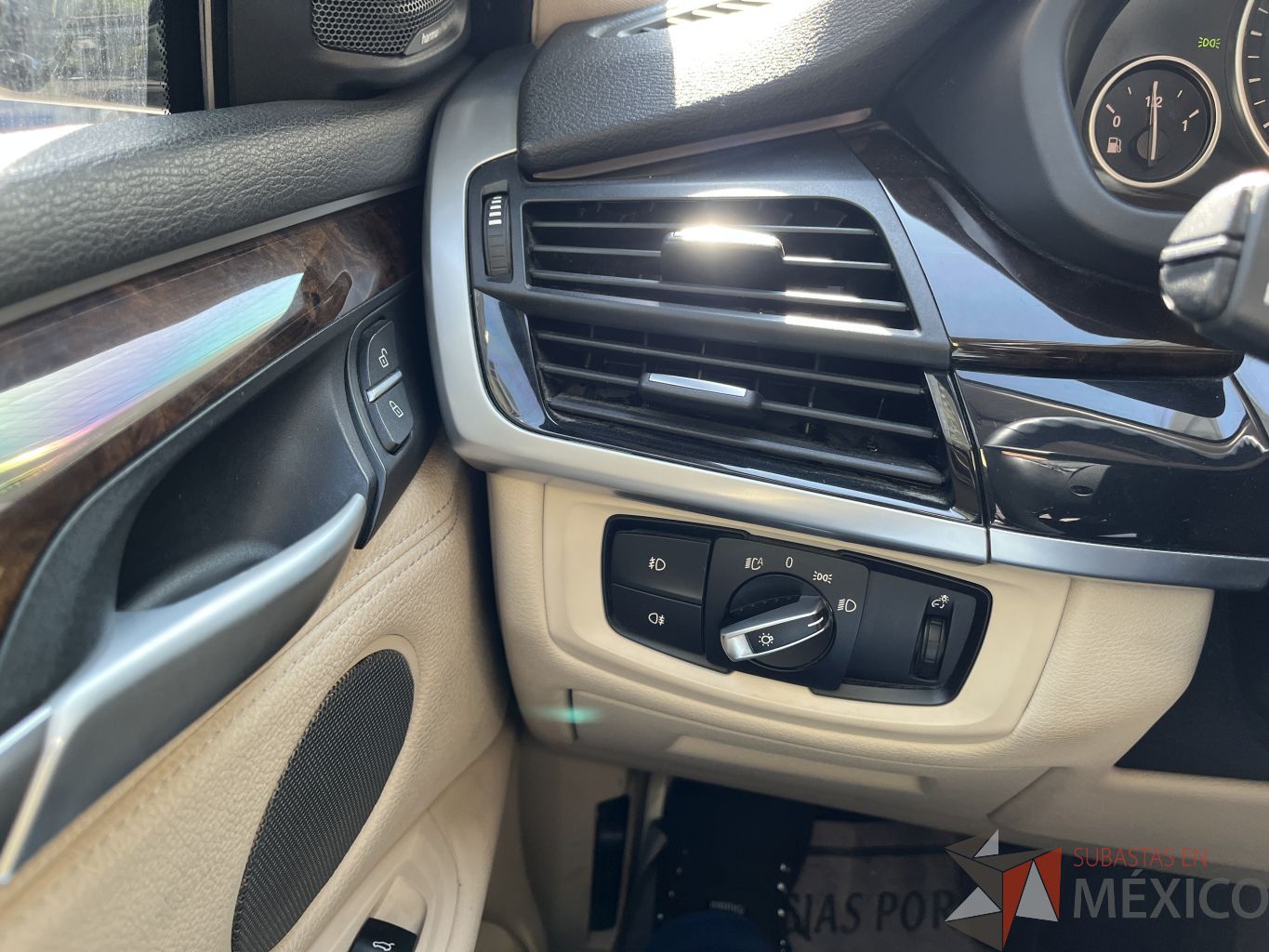 Lote 001 - Camioneta BMW X5 xDrive50iA Security Automático 2015 (Nivel de resistencia VR4) - Imagen 32