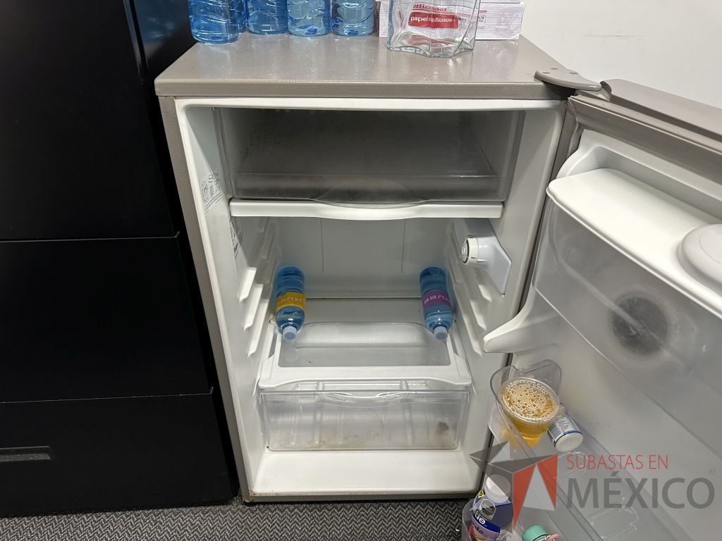 Lote 028 - Frigobar con dispensador de agua WHIRLPOOL, Modelo: WS6601D - Imagen 6
