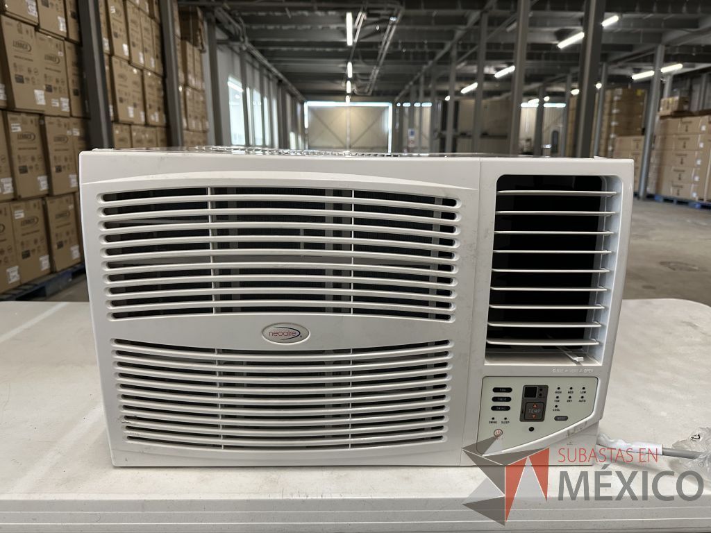 Lote 007 - Aire Acondicionado tipo Ventana NEOAIRE, Modelo: NAW122, 12000 BTU, 220v