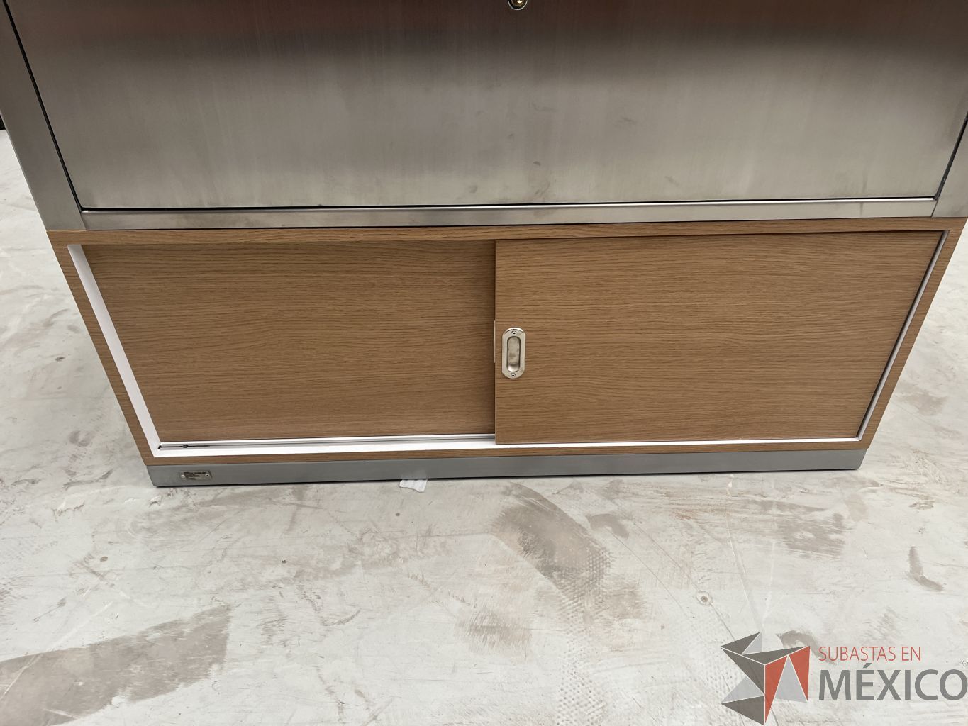 Lote 007 - 5 Vitrinas horizontales con cajón y escalerilla metálica color blanco - Imagen 9