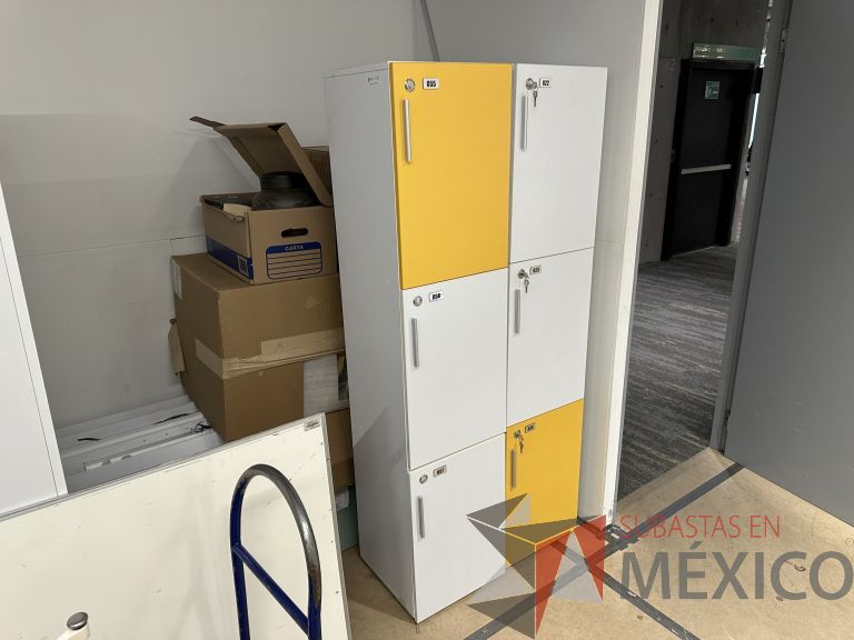 Lote 038 - Locker con 3 puertas - Imagen 2