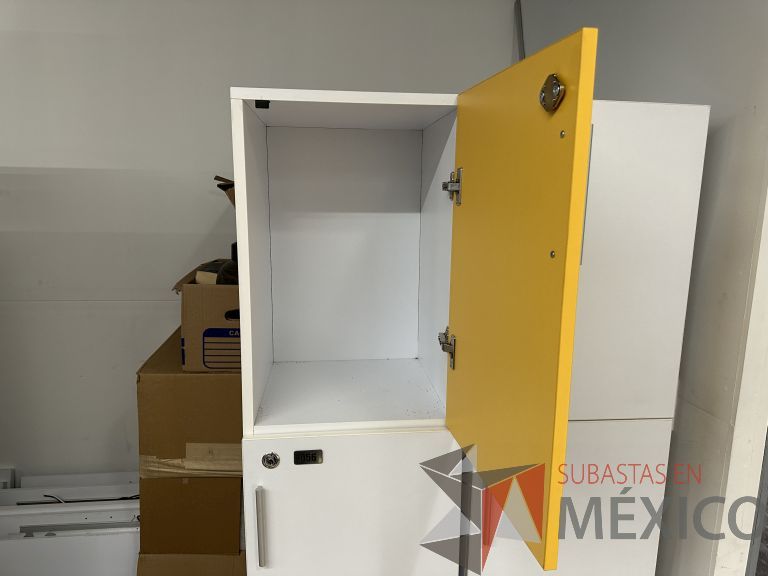 Lote 038 - Locker con 3 puertas - Imagen 5