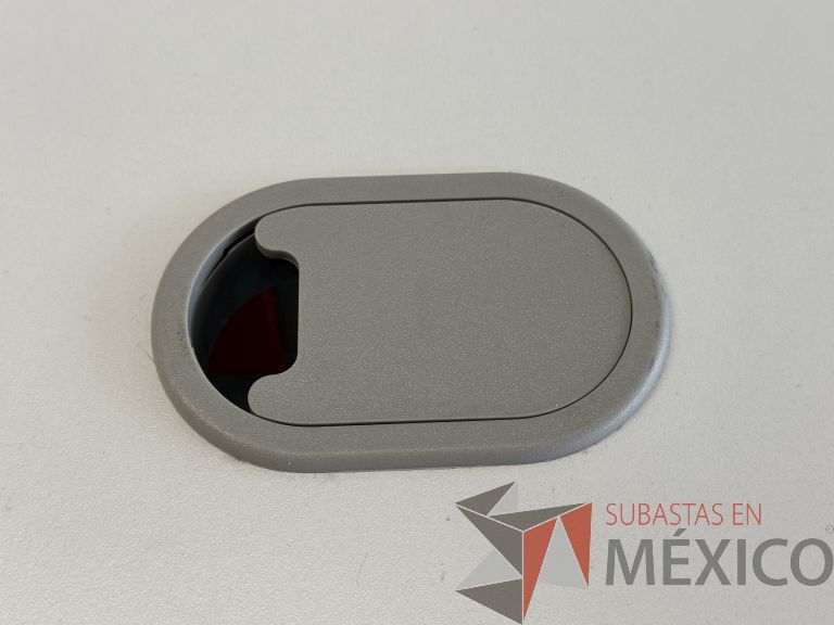Lote 024 - Estación de trabajo para 8 personas, cubiertas con orificios para cable y divisiones de cristal. DESARMADA - Imagen 8