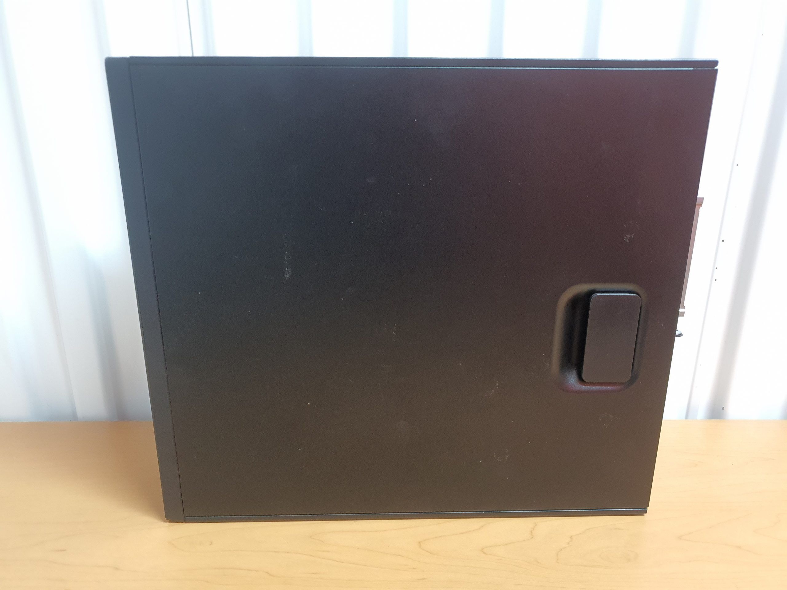 Lote 123 - Computadora HP EliteDesk 705 G3 SFF con 16 GB RAM, 500 GB Disco Duro y Monitor HP de 24" - Imagen 5