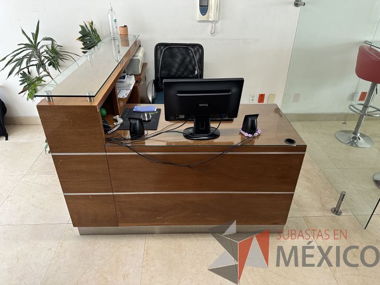 Lote 048 - Mueble de recepción con 1 archivero de 2 cajones y repisa de vidrio - Imagen 5
