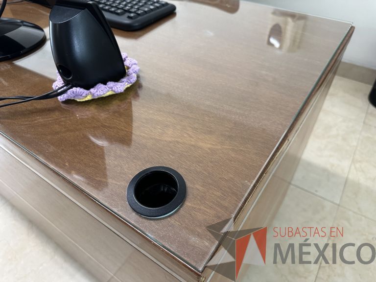 Lote 048 - Mueble de recepción con 1 archivero de 2 cajones y repisa de vidrio - Imagen 10