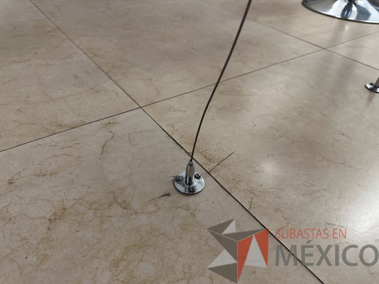 Lote 049 - Mesa de cristal suspendida - Imagen 5