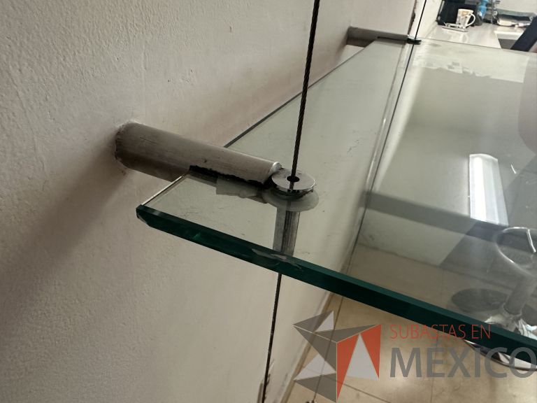 Lote 049 - Mesa de cristal suspendida - Imagen 10