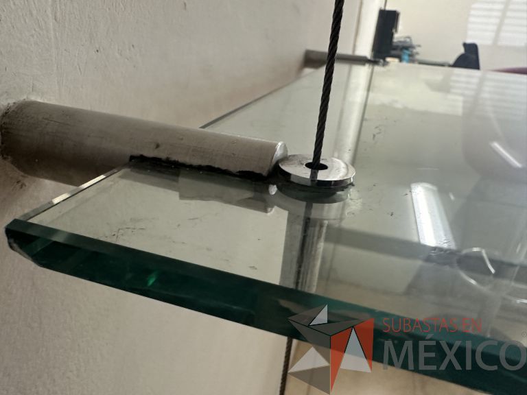 Lote 049 - Mesa de cristal suspendida - Imagen 11