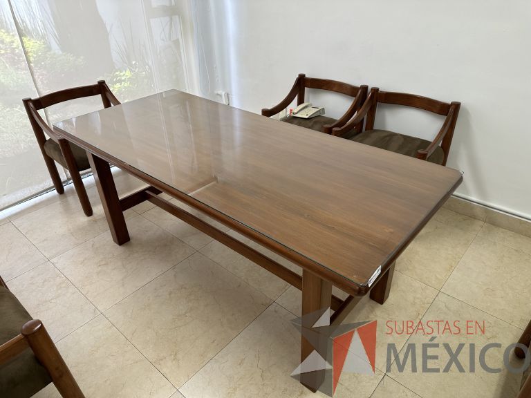 Lote 057 - Mesa de sala de juntas para 6 personas con cubierta de cristal - Imagen 5