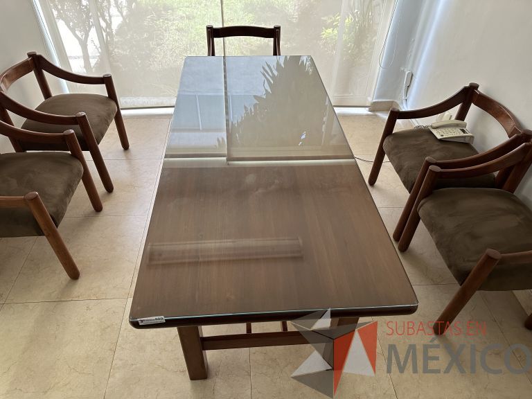 Lote 057 - Mesa de sala de juntas para 6 personas con cubierta de cristal - Imagen 7