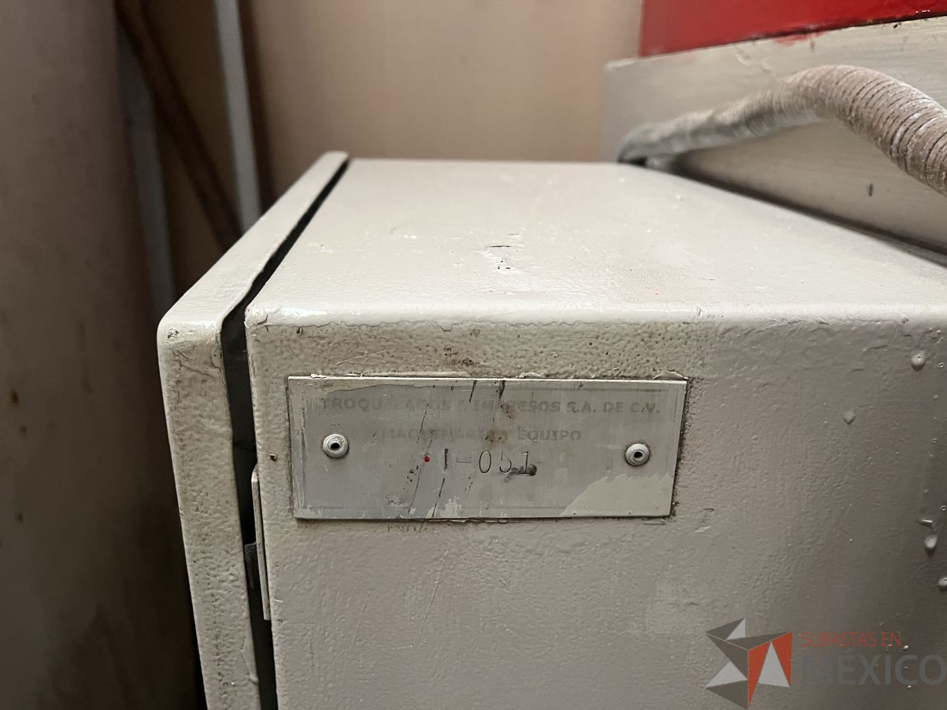 Lote 003 - Enderezadora de lámina en rollo 18” de ancho, motor de 3HP 7 rodillos enderezadores y dos tractores, Año 91 - Imagen 12