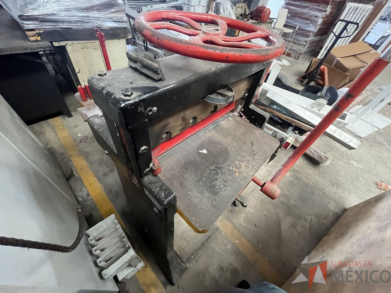 Lote 004 - Guillotina para imprenta, Mesa: 26.5” x 43” - Imagen 2