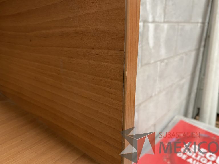 Lote 003 - Librero con 4 puertas, 2 entrepaños y 4 entrepaños color café - Imagen 3