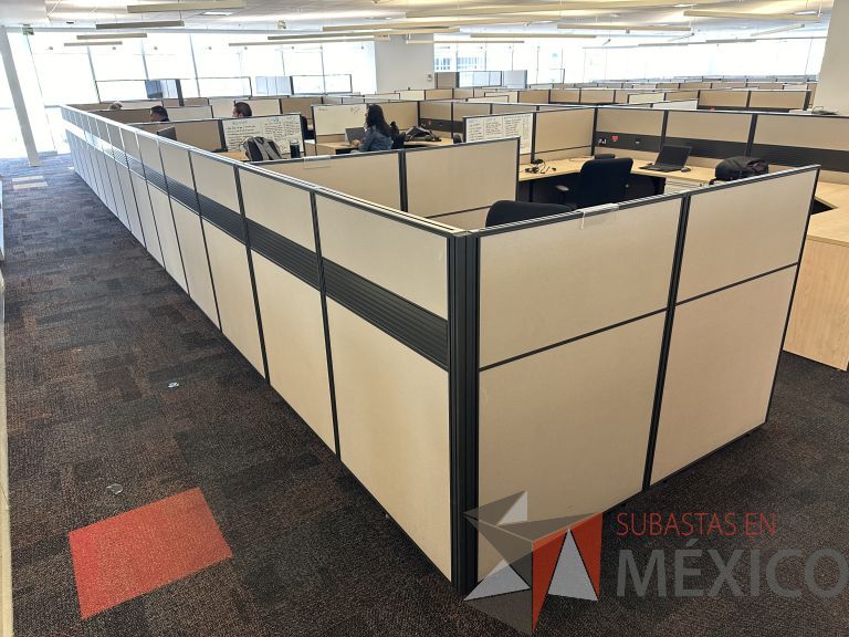 Lote 004 - Estación de trabajo lineal para 7 personas