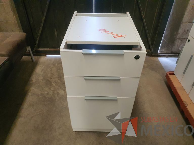 Lote 033 - 15 Archiveros de pedestal vertical de 3 cajones en color blanco con jaladera