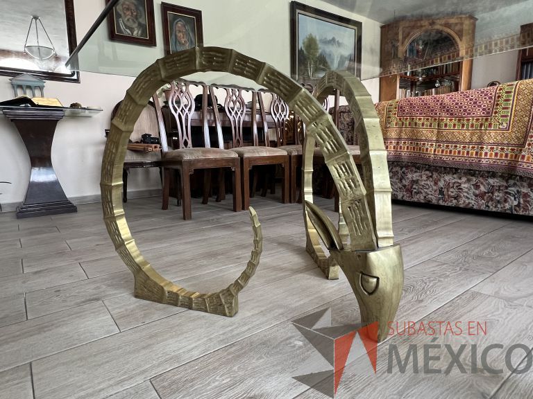 Lote 005 - Mesa con cubierta vidrio y 8 Sillas de caoba - Galeria Artra - Imagen 4