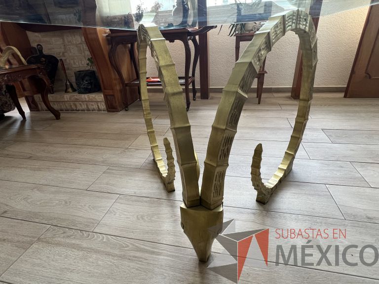 Lote 005 - Mesa con cubierta vidrio y 8 Sillas de caoba - Galeria Artra - Imagen 5