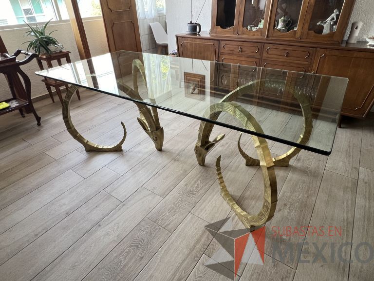 Lote 005 - Mesa con cubierta vidrio y 8 Sillas de caoba - Galeria Artra - Imagen 6